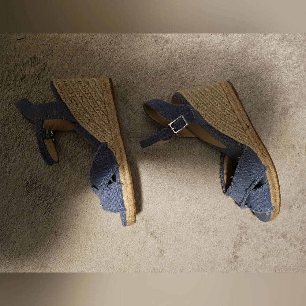 Women's Blue Strappy Sandals - Picture 4 of 4